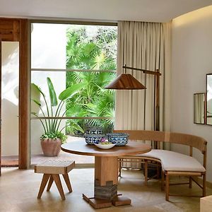 Deluxe Lagoon Suite